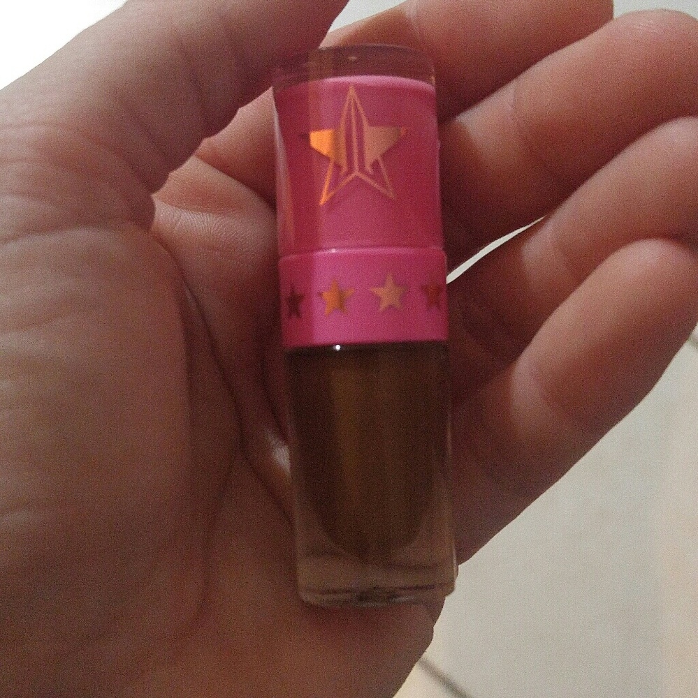 Jeffree star mini lip in Tasty